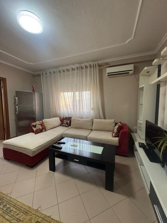 🏠JEPET ME QIRA Apartament 1+1 📍Rruga e Bogdaneve  🏢Kati i 5, me ashensor 📐Sip: 62m2 💶Cmimi: 55.000 Leke/Muaj