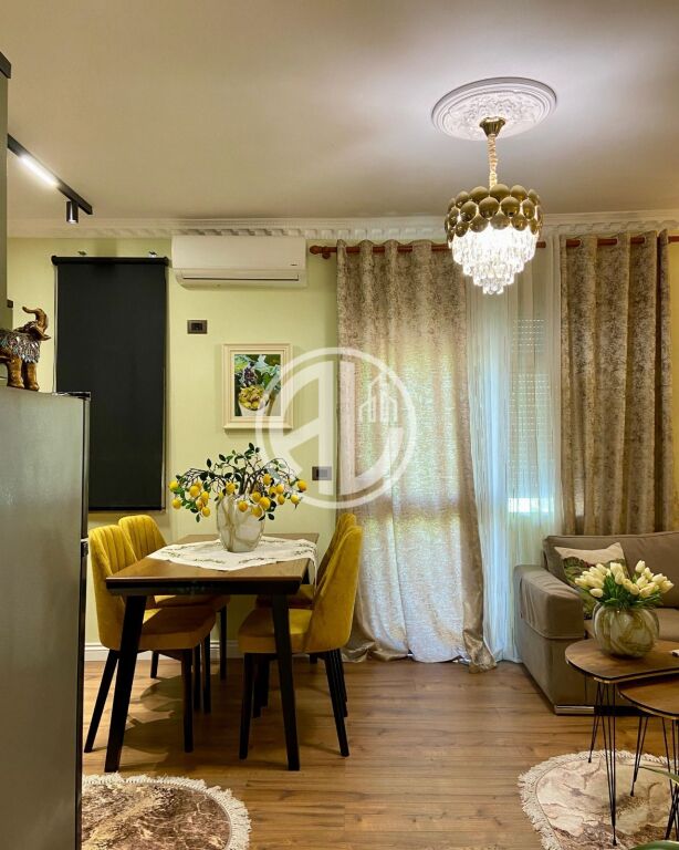 Per qira Super Apartament 1+1 Muzeumi-Durres Qender !