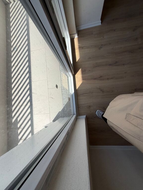 📣 SHITET Apartament 3+1+2 📍 Komuna e Parisit ✨   🏢 Ndertim i Ri  🪜 Kati 4 (Me Ashensor)  📐 Siperfaqe Totale 124.8 m2  ▪️ 2 Tualete  ▪️ Depo  ▪️ Ballkon   💶 Cmimi 400.000 Euro