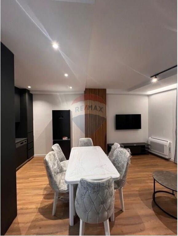 🏡 Jepet me Qira Apartament 3+1+2 – Pazari i Ri