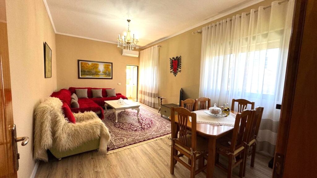 Shitet pronë e madhe rezidenciale 458m² | Kopsht 400m²