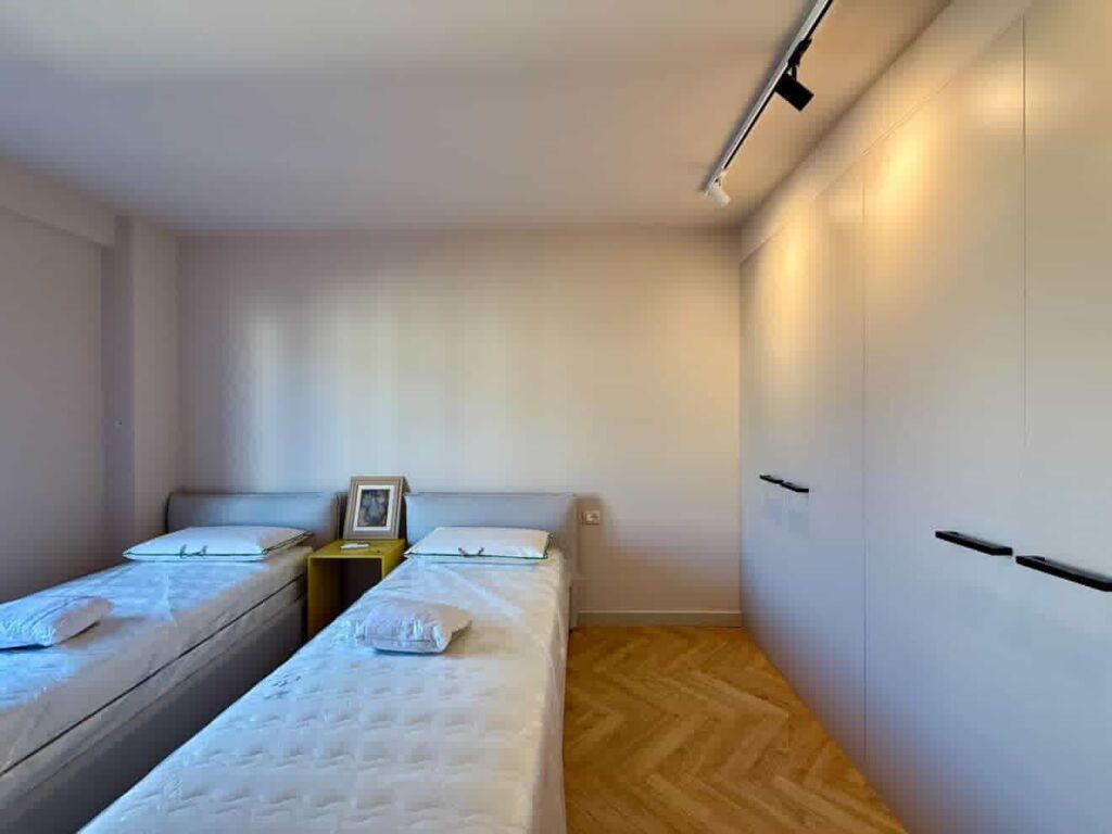 Apartament 2+1 në shitje 📍 Rruga e Elbasanit, pranë Ambasadës Amerikane 🇺🇸