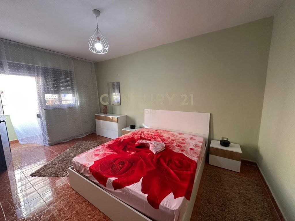 JEPET ME QIRA APARTAMENT 2+1 TEK ISH BLLOKU PRANE LIBRIT UNIVERSITAR ! 700 € /Muaj