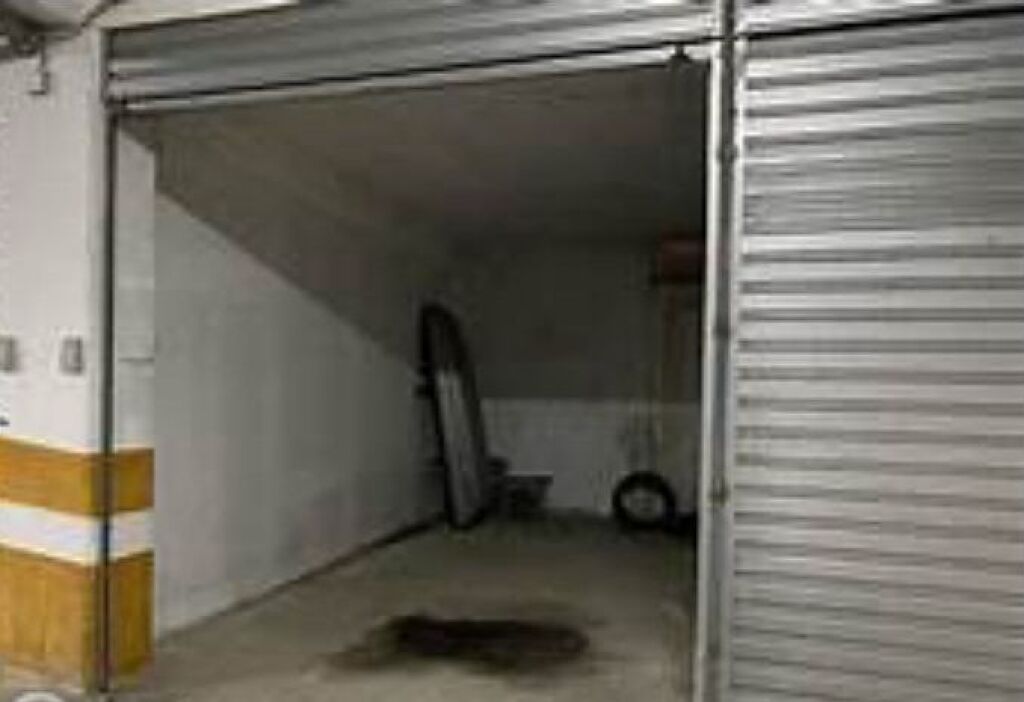 🏢 Magazzino + posto auto in vendita al Condor Center