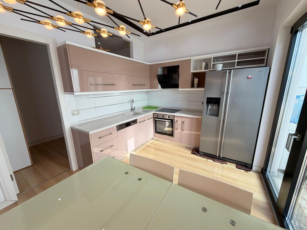 Shitet Apartament 3+1+2 mine peza