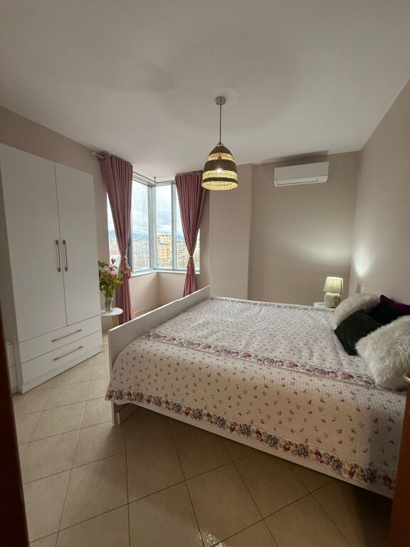 Appartamento 2+1 in affitto Centro vicino a Toptani Center a Tirana