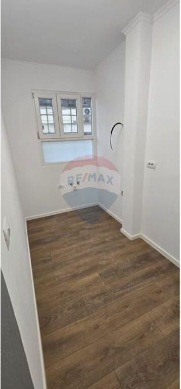 Apartament - Për Shitje - Rruga Ali Demi, Tiranë