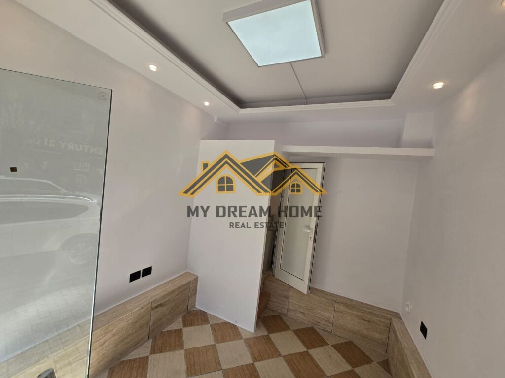 SHOP FOR RENT ON THE STREET SIDE IN DURRES.