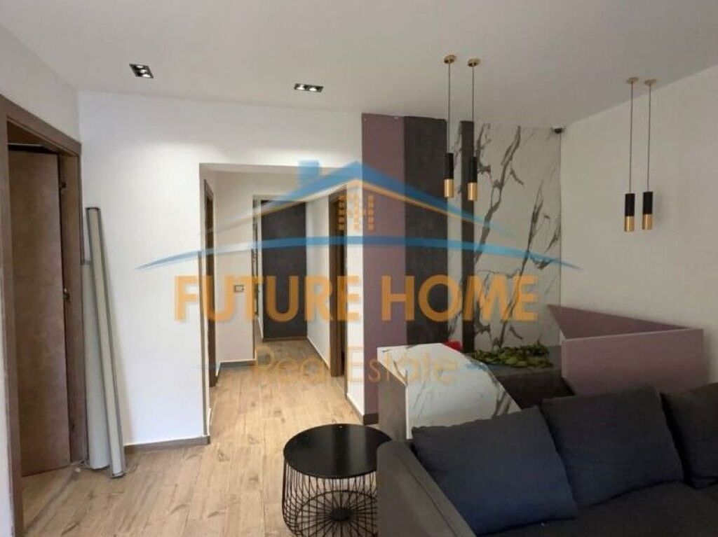 Shitet, Apartament, Petro Nini