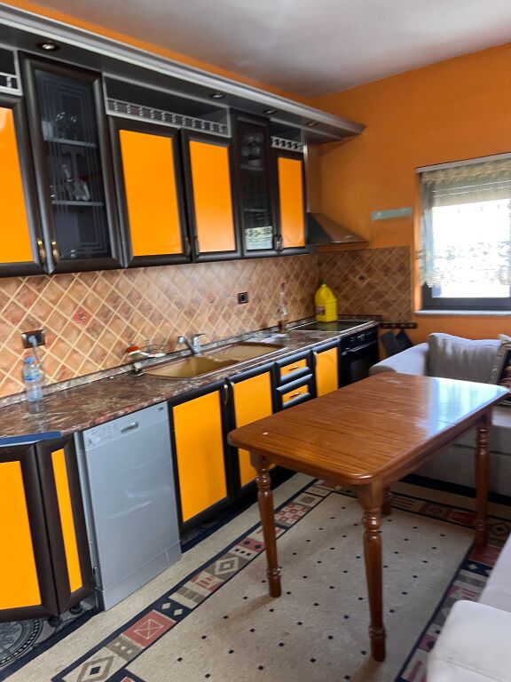 Jepet me qira 2+1+1 Laprake 450 mije leke