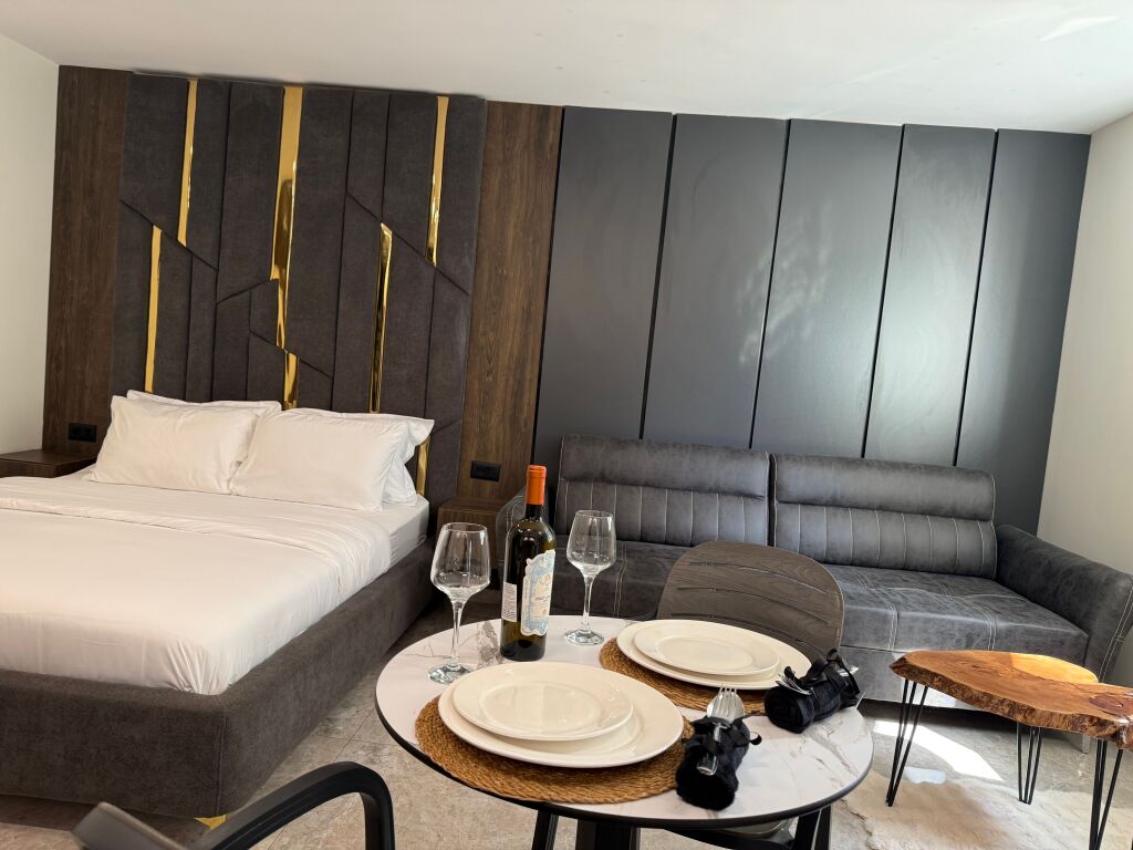 Appartamento moderno in affitto giornaliero a 21 Dhjetori