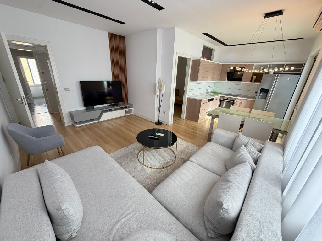 Shitet Apartament 3+1+2 mine peza