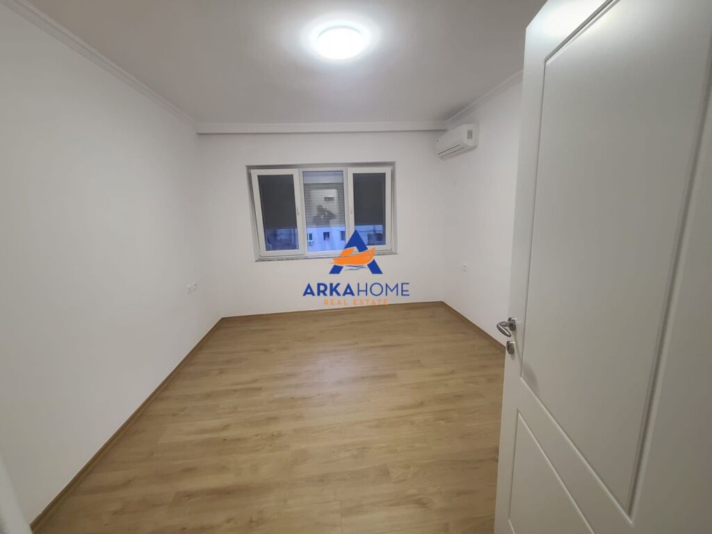 JEPET APARTAMENT ME QERA 2+1+BALLKON "PALLATI 2 , RRUGA LUIGJ GURAKUQI" 120.000 LEKE