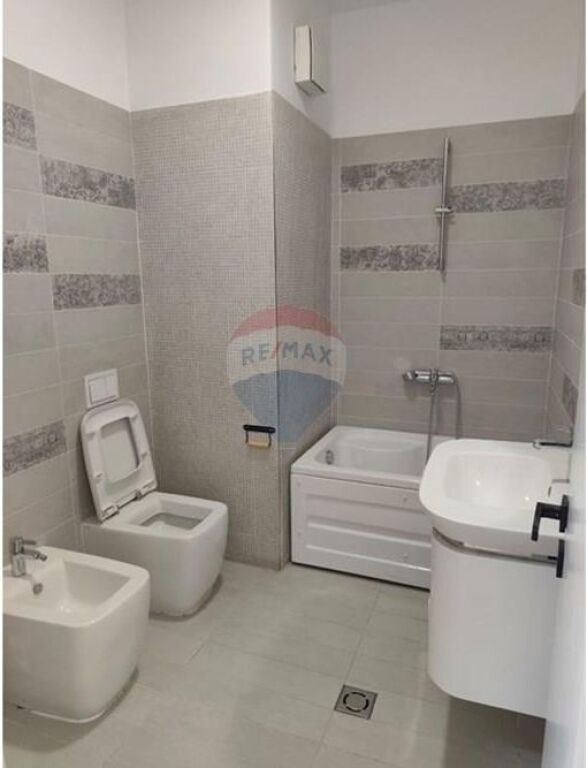 Zyrë - Për Qira - Rruga Tish Dahia, Tiranë