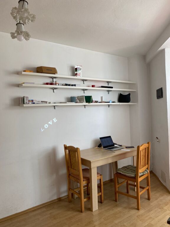 Garsoniere perball Delijorgjit