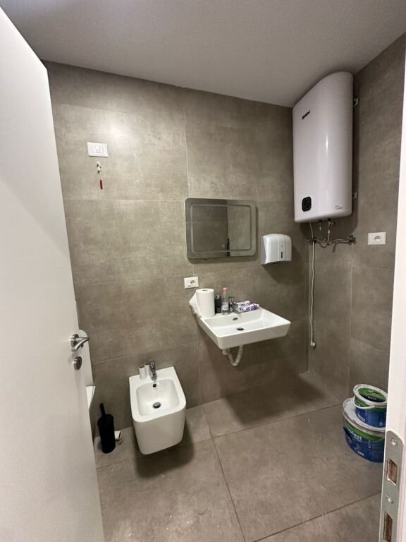 🏡 Jepet ambient per zyre me qira te Lake View