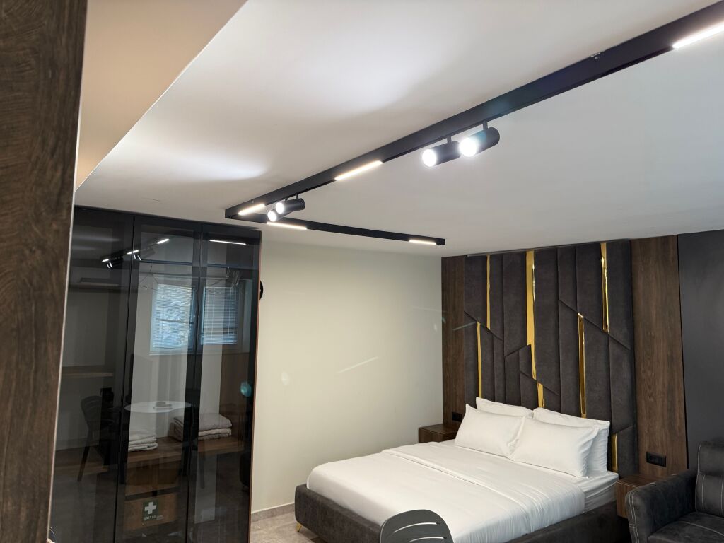 Appartamento moderno in affitto giornaliero a 21 Dhjetori