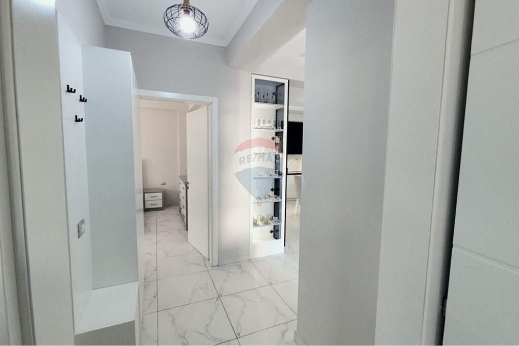 Jepet me qira (2+1) plus post parkimi, Selitë