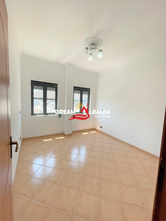 Jepet me qera apartament 3+1 ne Astir prane Bar Famed (ID 4231318)