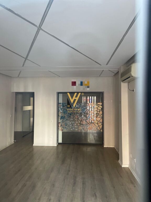 UFFICIO 180 M2 IN AFFITTO A BLLOKU 3.000 EURO