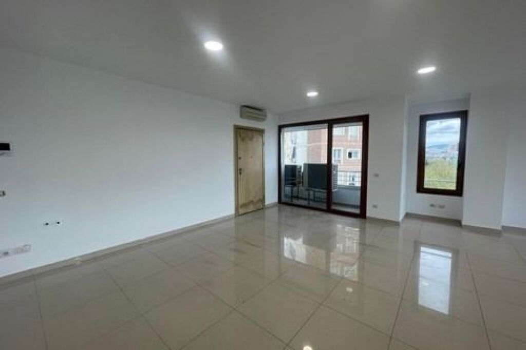 Spazio ufficio in affitto - Complesso Delijorgji