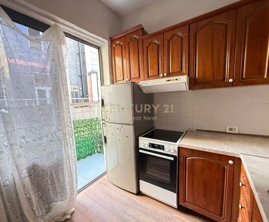 Jepet me Qira Apartament 1+1 (Ish Blloku) 700 € /Muaj