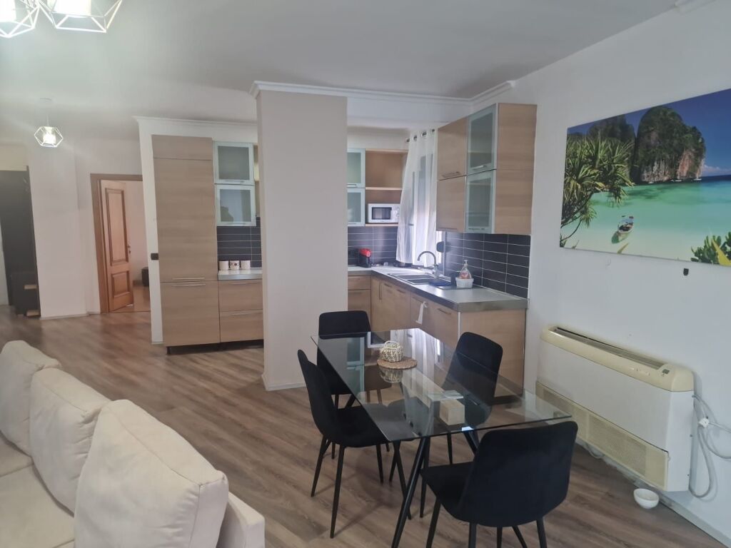 Shitet apartament eskluzive 2+1 ne Qender te Tiranes.