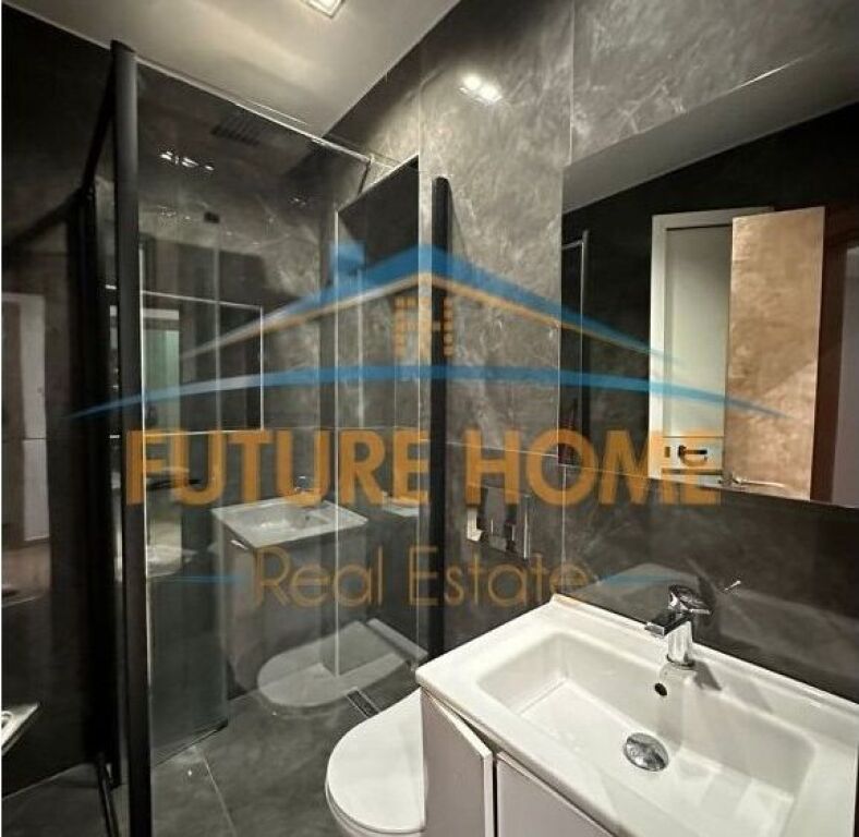 Shitet, Apartament, Petro Nini