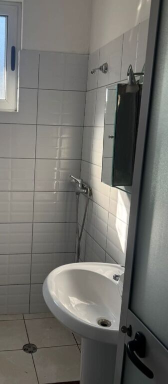 DIVISIONE AFFITTO 115 EURO.ZOGU I ZI