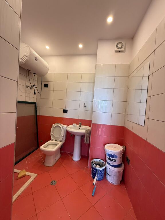 🏠Appartamento 1+1+balcone in vendita 📍Astir, vicino al Complesso Fratari, Prezzo: 8.800.000 Leke