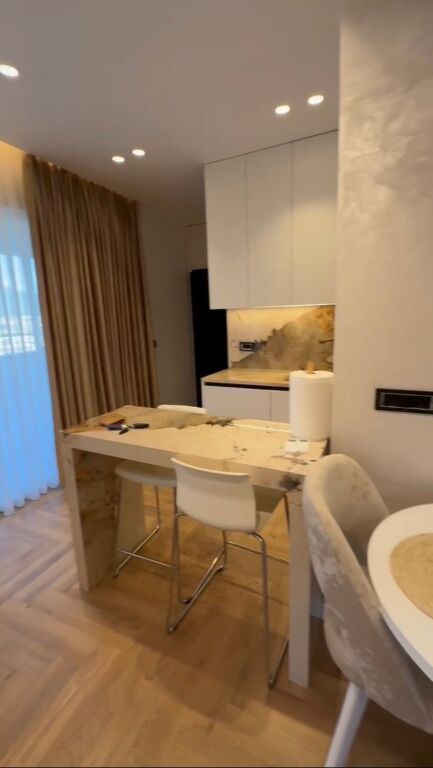 Shitet Apartament 2+1+2 lluksoz Liqeni i thate