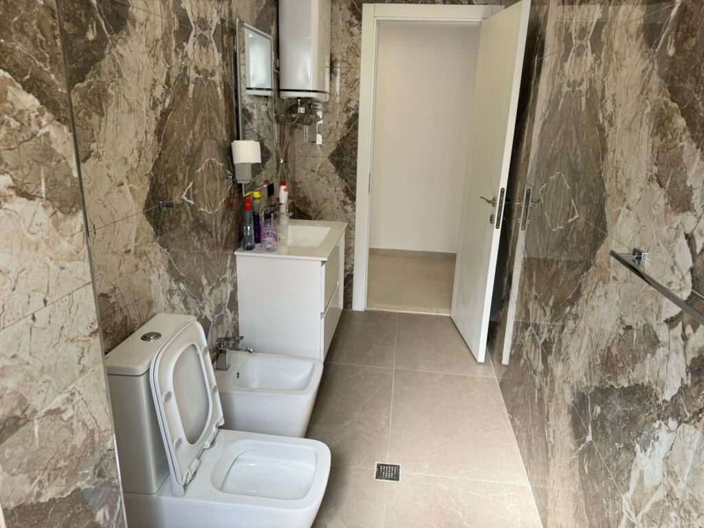 Shitet 2+1 pran hotel Gaxherrit Qsarak