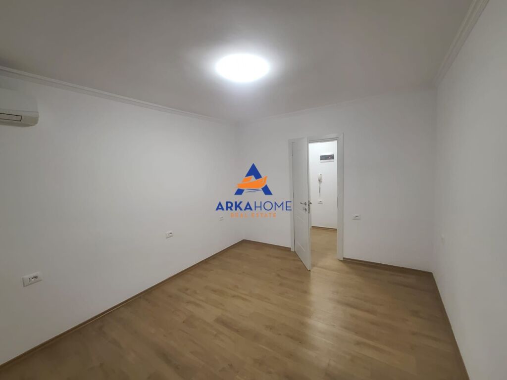 JEPET APARTAMENT ME QERA 2+1+BALLKON "PALLATI 2 , RRUGA LUIGJ GURAKUQI" 120.000 LEKE