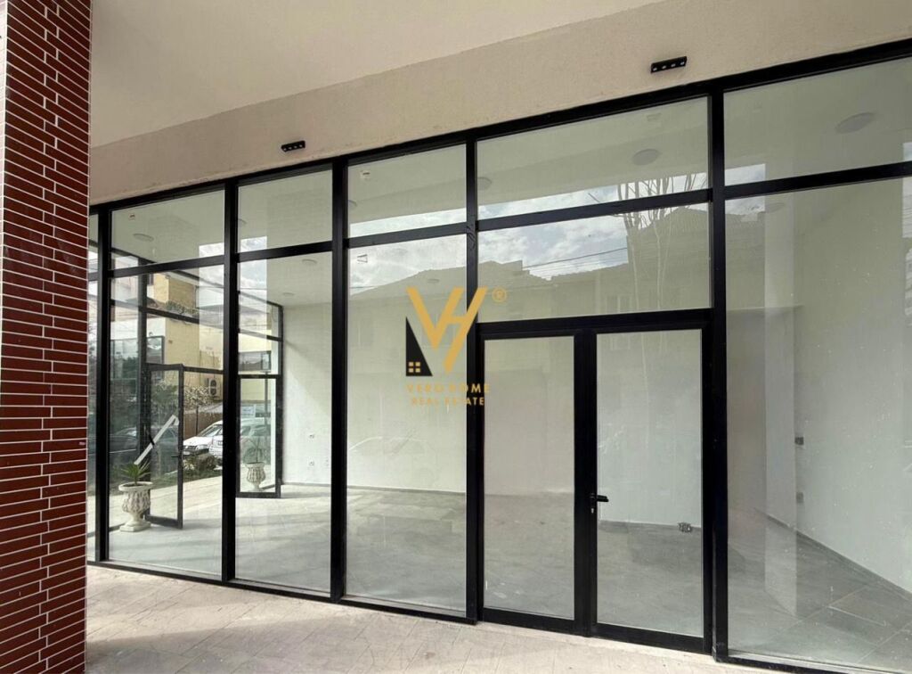 BUSINESS PREMISES 45 M2 FOR RENT AT PAZARI I RI 700 EURO