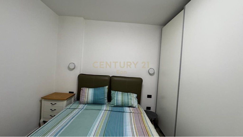 APARTAMENT+PARKIM AFER DETIT TE SHKEMBI I KAVAJES !