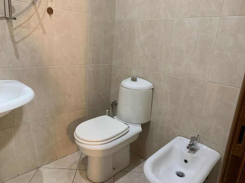 AFFITTASI APPARTAMENTO 2+1+2 AL 21 DHJETORI 800 EURO