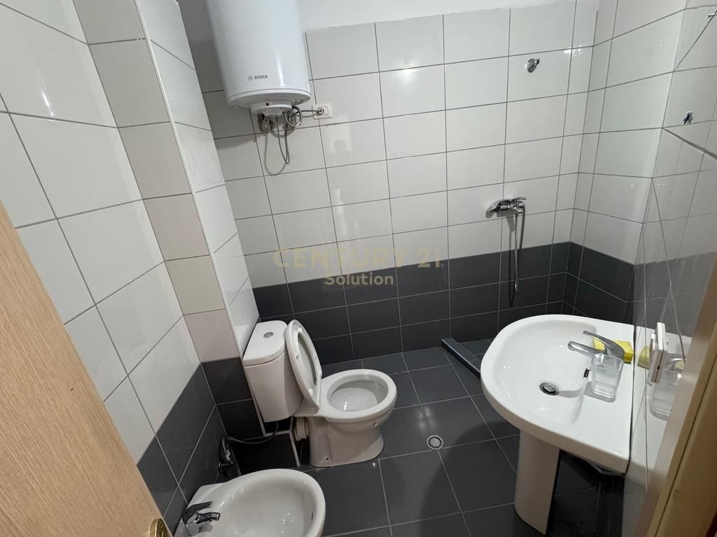 APARTAMENT 2+1+2 PER QIRA TEK LIQENI I THATE -450 Euro!