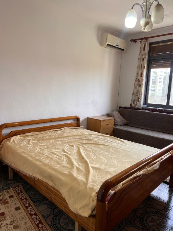 Jepet me qira 2+1+1 Laprake 450 mije leke