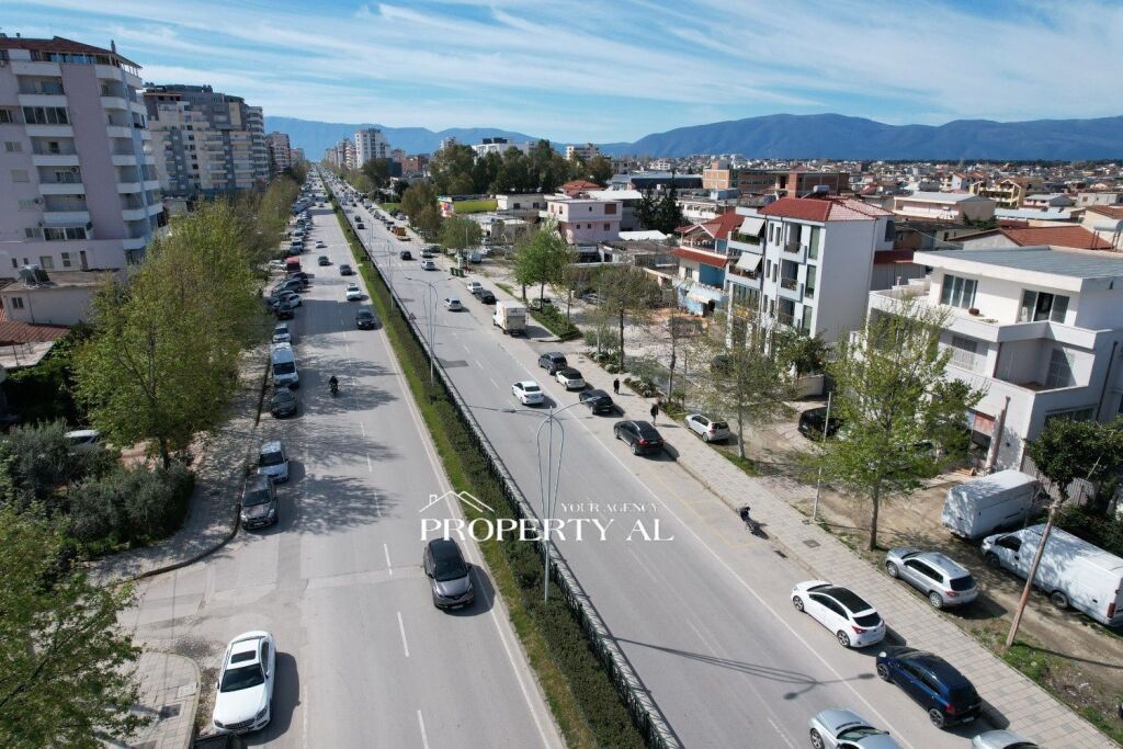 Objekt për Shitje në Rr. Gjergj Kastrioti, Vlorë – Mundësi Ideale Investimi &amp; Biznesi