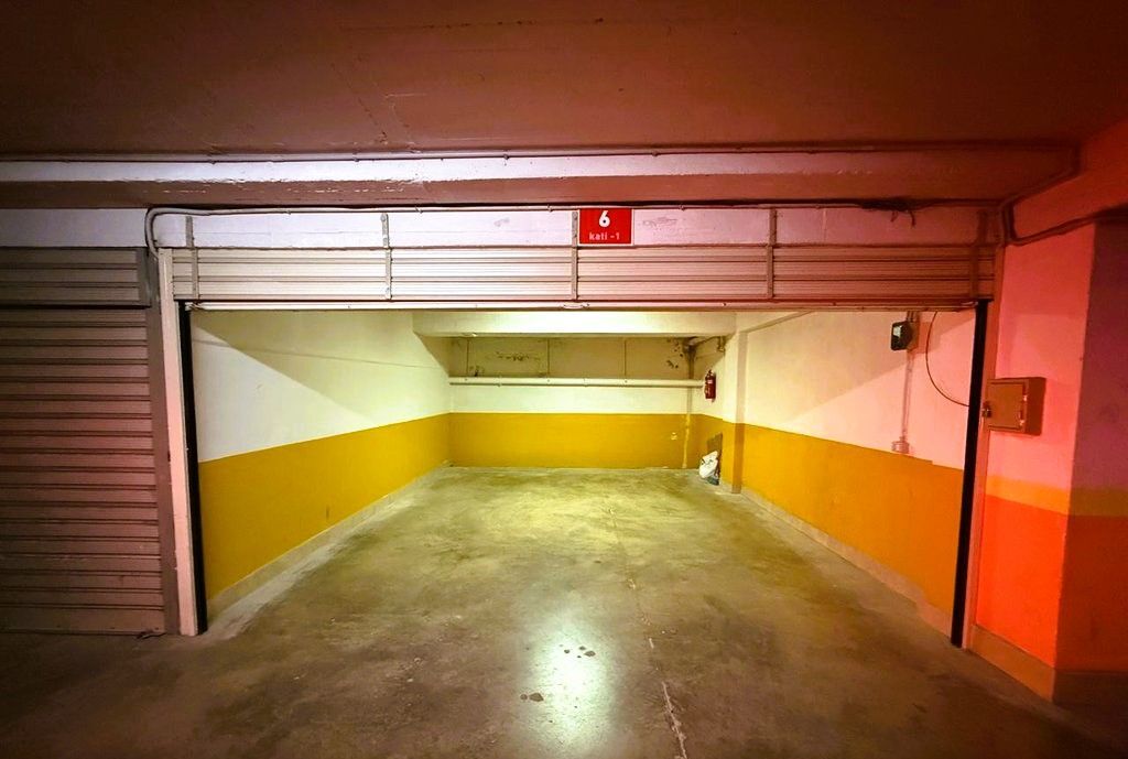 OFFICE FOR RENT 138 M2 IN GARDA, 4 ROOMS + PARKING SPACE