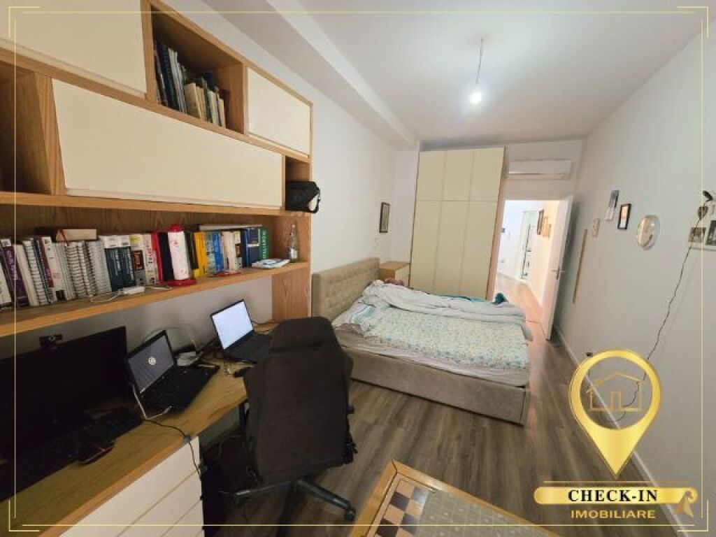 Shitet apartament 2+1+2 tek Pazari i Ri