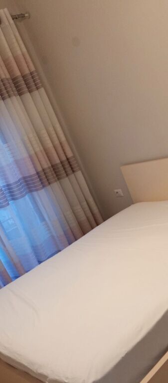 APARTAMENT 1+1. 26000 LEKE.PAS FAKULTETIT TE MJEKSIS.