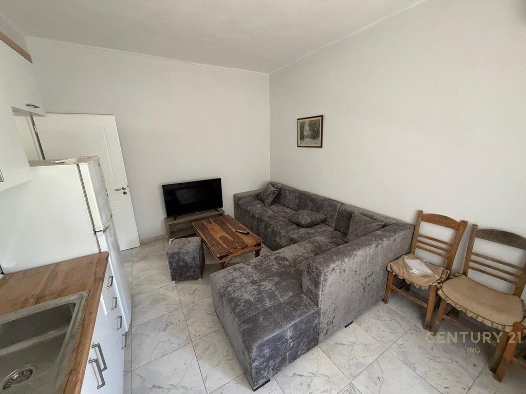 APARTAMENT 2+1 ME QERA TEK ZOGU I ZI