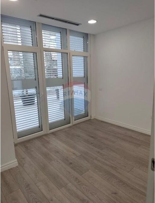 Zyrë - Për Qira - Rruga Tish Dahia, Tiranë