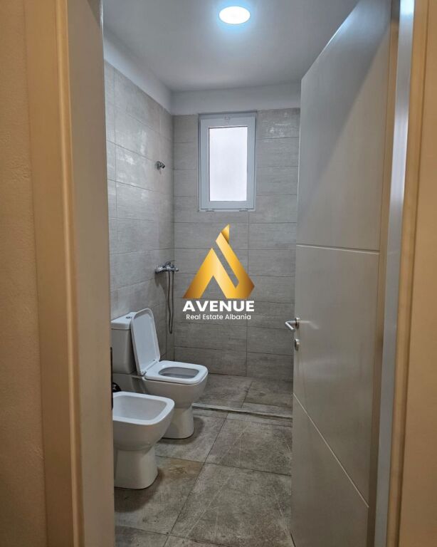 ZYRË ME QIRA – PRANË RTSH TIRANË