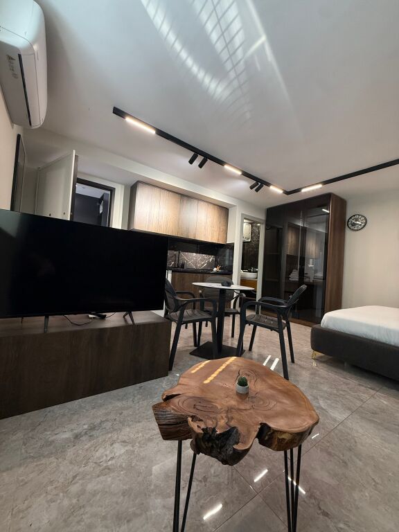 Appartamento moderno in affitto giornaliero a 21 Dhjetori