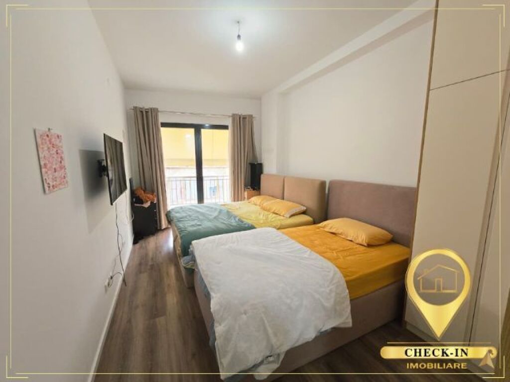 Shitet apartament 2+1+2 tek Pazari i Ri