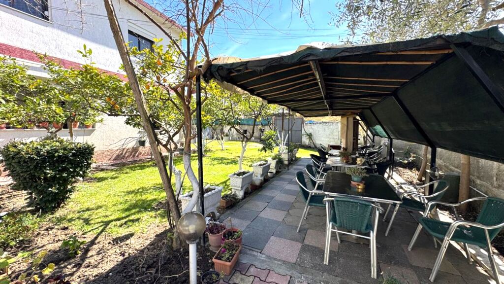 Shitet pronë e madhe rezidenciale 458m² | Kopsht 400m²