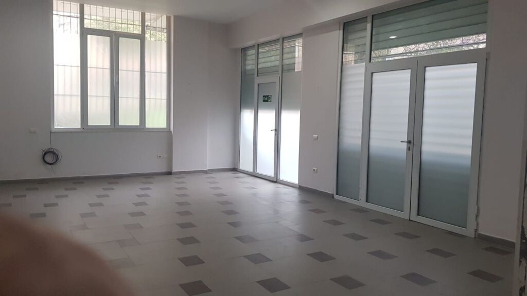 🏢 Negozio in Vendita a Ali Dem – Posizione Strategica