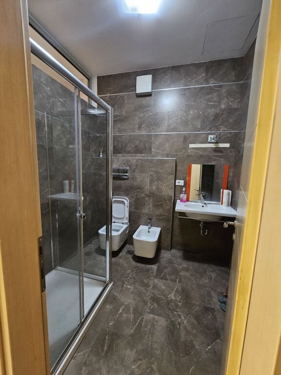 Zyre me Qera ne Bllok (ID BZ2664) Tirane.